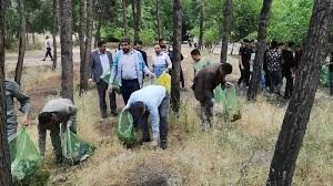 پاکسازی اراضی شهرک صنعتی قرچک همزمان با هفته زمین پاک